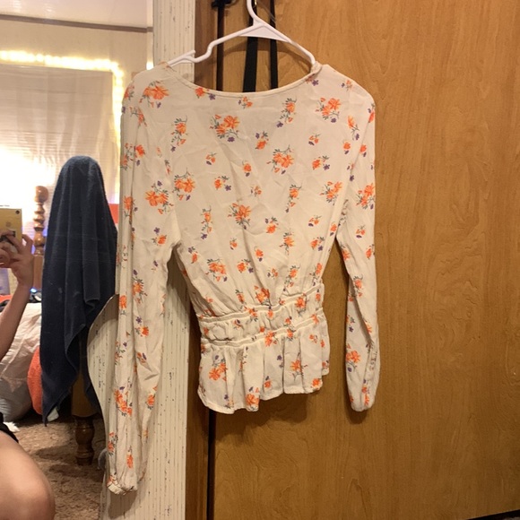 Slim, slight off the shoulder top - Picture 2 of 2